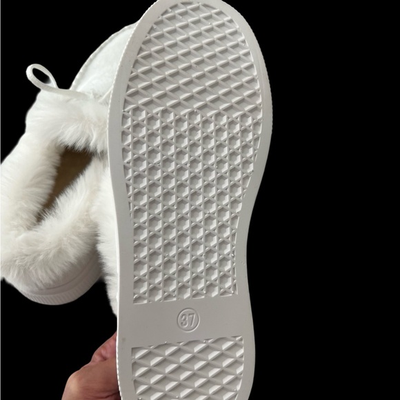 SHEIN White Winter Platform Slide On Shoes (New and Unused) - Picture 12 of 15